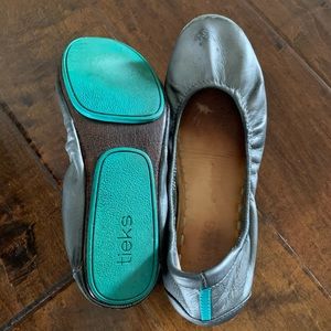 Tieks Pewter/silver leather ballet flats size 7